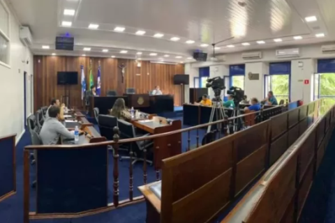 Câmara de Cabo Frio realiza audiência pública nesta quarta (25) sobre regulamentação de comerciantes de praia