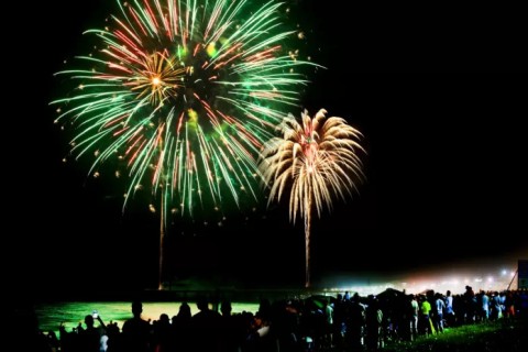 Queima de fogos de Rio das Ostras acontece nesta quarta (31) em Costazul e Centro