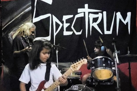 Banda Spectrummm leva peso e energia ao Diveneta Moto Fest em Cabo Frio
