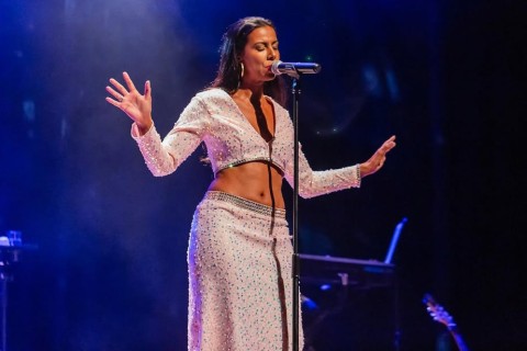 NESTA SEXTA (23): Show-tributo à Sade marca lançamento da nova rádio RC-FM 88,7 em Cabo Frio