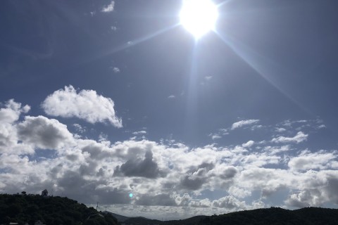 Manhã de sol marca o início da sexta-feira (13) na Região dos Lagos