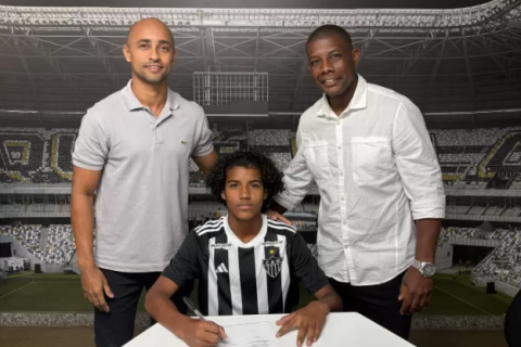 Jogador de Arraial do Cabo é contratado pelo Atlético Mineiro para as divisões de base