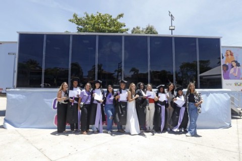 Búzios forma alunas do Projeto Caravana + Qualifica Rio no bairro Rasa