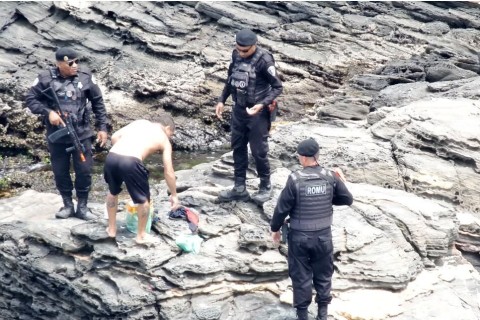 Grupo é detido pela Guarda Civil por consumo de drogas na Praia do Forte