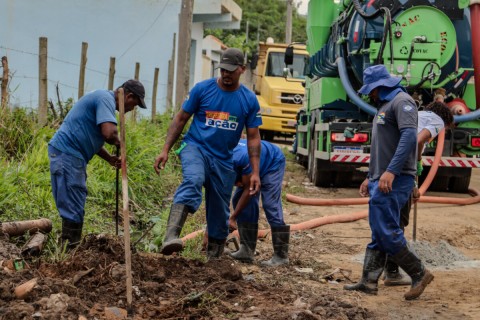 Pavimentação e drenagem são realizadas em diferentes pontos do bairro Monte Alegre, em Cabo Frio