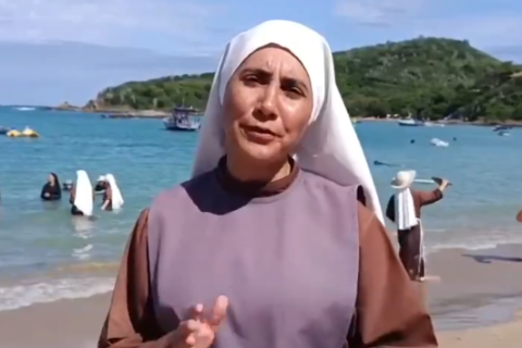 Freiras chamam atenção ao tirar férias em praias de Búzios com hábito religioso: 'É a nossa identidade'