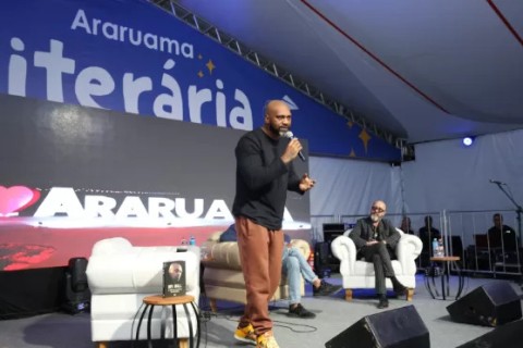 Palavra e resistência: Fabrício Carpinejar e MV Bill emocionam público na Araruama Literária