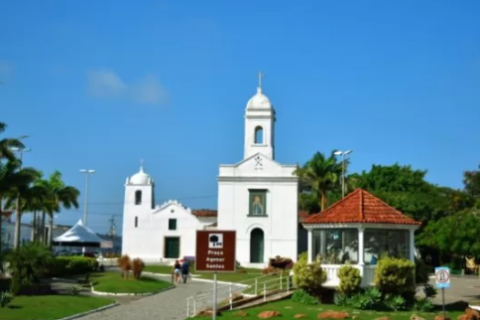 São Pedro da Aldeia celebra 409 anos com desfile, shows e programação cultural no Centro