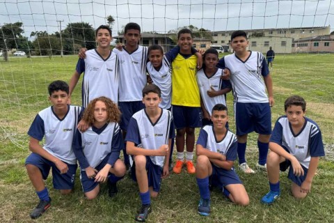 Alunos da rede municipal participam de torneio esportivo da Aviação Naval em São Pedro da Aldeia