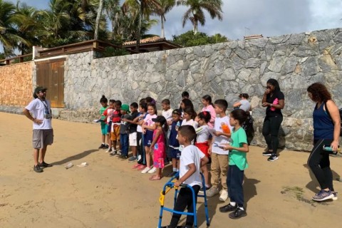 Estudantes de Búzios participam de atividades de campo em ecossistemas locais