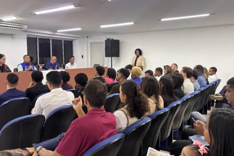 Fórum Municipal da Juventude reúne jovens e representantes do poder público em Cabo Frio