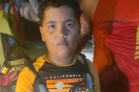 Menino é encontrado com vida após desaparecer durante passeio de caiaque em São Pedro da Aldeia