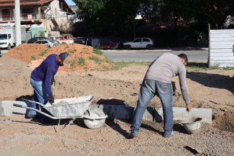 Prefeitura de Araruama avança com obras da Praça de Iguabinha e inicia nova etapa da base integrada de segurança