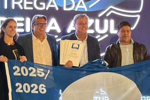 Prefeito de Búzios, Alexandre Martins, participa de cerimônia nacional de entrega da Bandeira Azul
